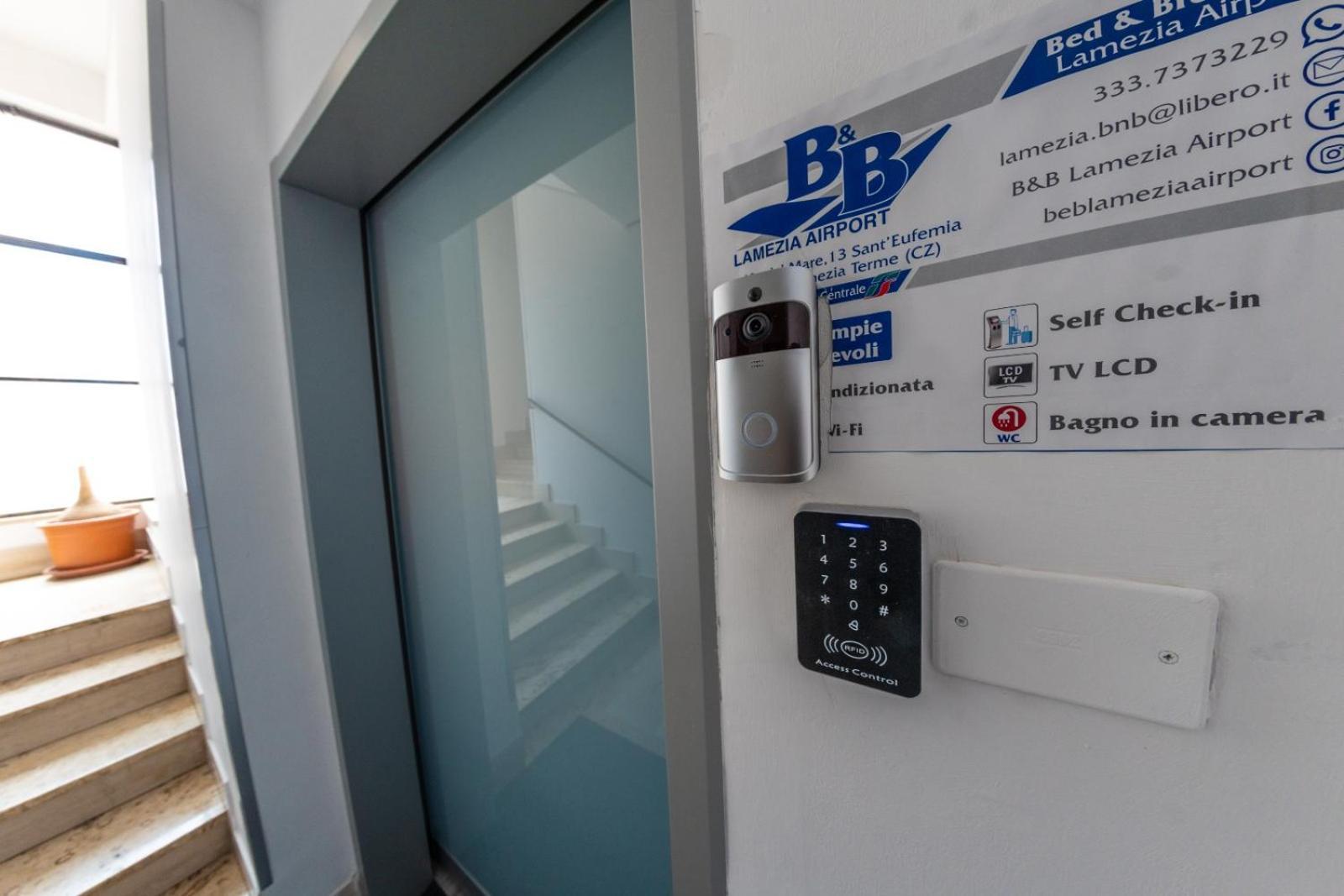 B&B Lamezia Airport 拉默齐亚泰尔默 外观 照片