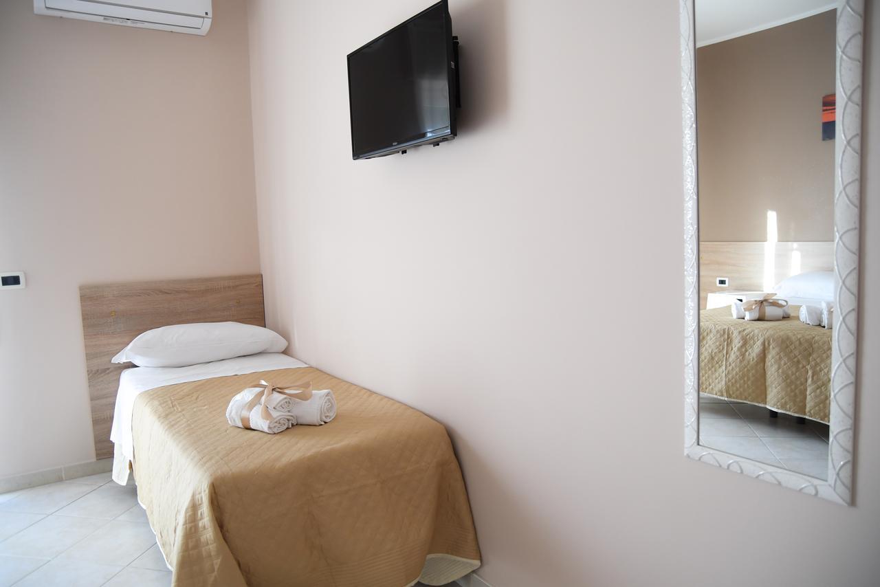 B&B Lamezia Airport 拉默齐亚泰尔默 外观 照片